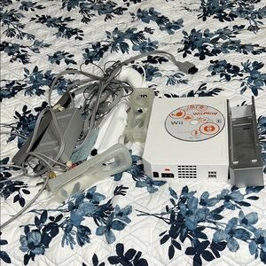 Nintendo Wii Console Bundle in White